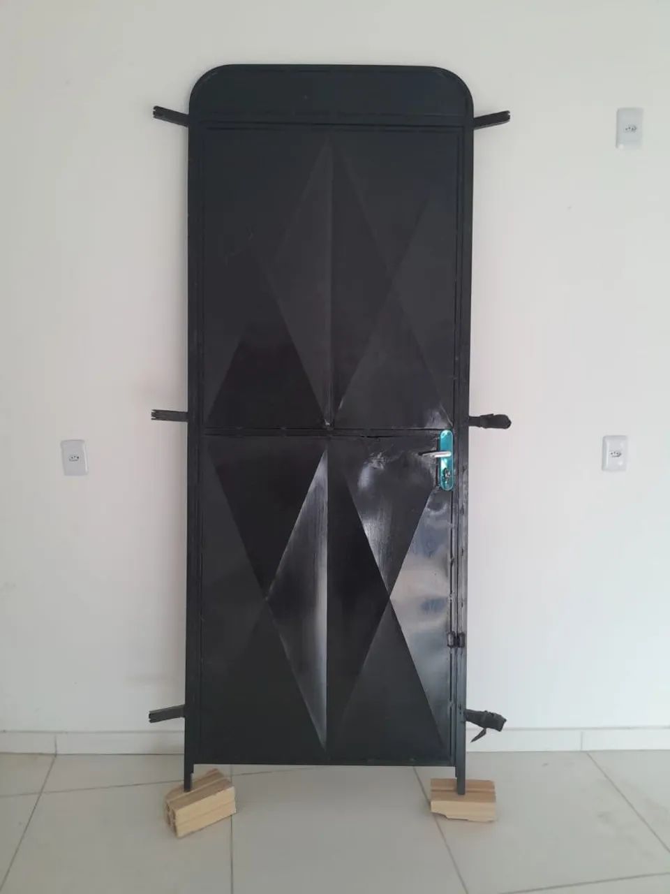 Vendo porta de ferro NOVA PADRÃO 