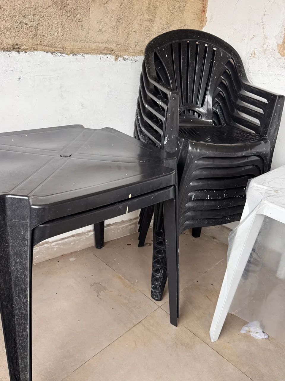 Conjunto de 2 mesas e 8 cadeiras 