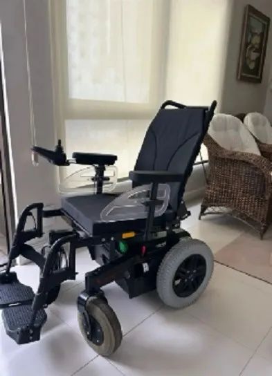 Cadeira de Rodas Motorizada Ottobock B400 Usada Impecável  - Foto 3