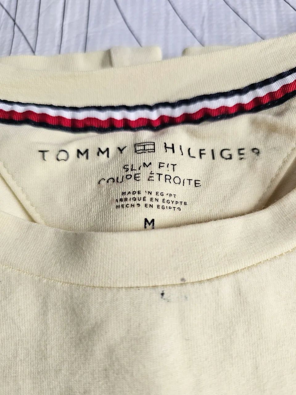 Camiseta Tommy Hilfiger- amarelo - original  - Foto 4