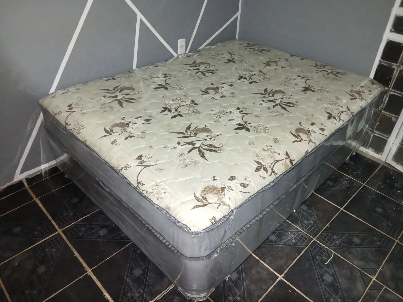 CAMA NOVA DE CASAL DE MOLAS E ESPUMA BEM CONFORTAVEL ALTA - Foto 4