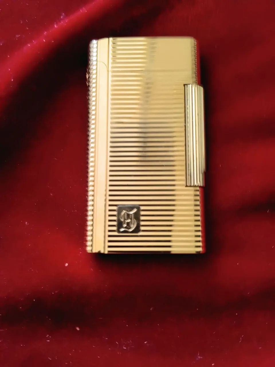Isqueiro HSTERN dourado 