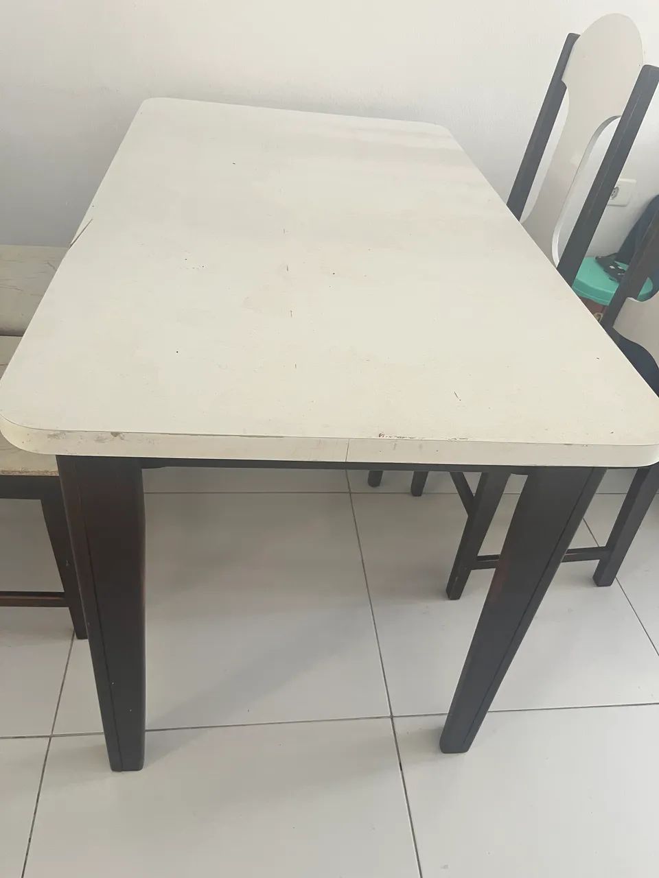Mesa de madeira, com 4 cadeiras - Foto 4