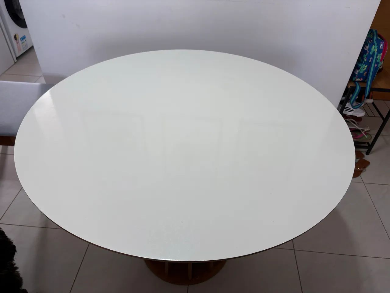 Mesa de Jantar Redonda 1,05m Branca com Base de Madeira - Foto 3