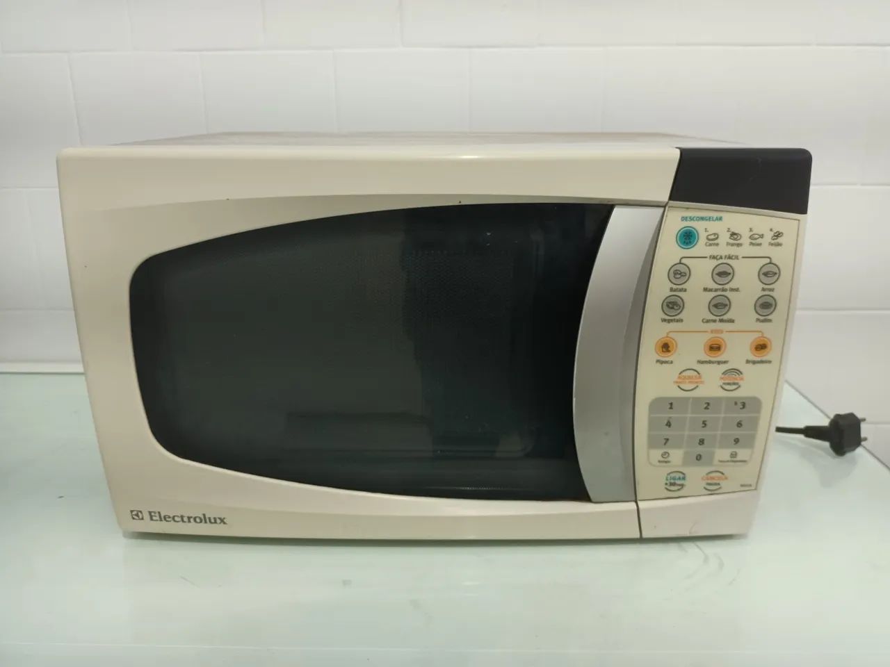 Microondas Electrolux 18 litros - Foto 2