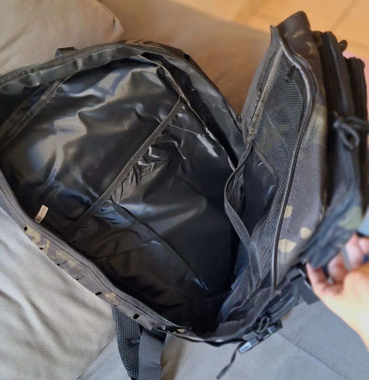 Mochila tática Militar 50 litros impermeável  - Foto 3