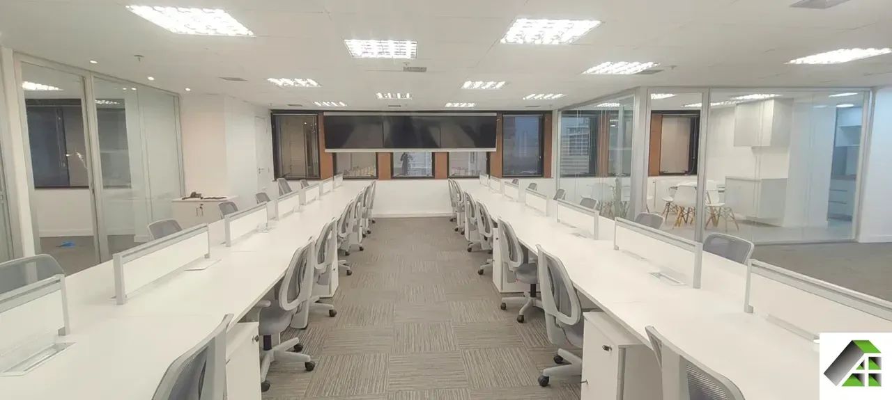 Escritório Reformado e Mobiliado | 202 m² | 2 Vagas - Foto 4
