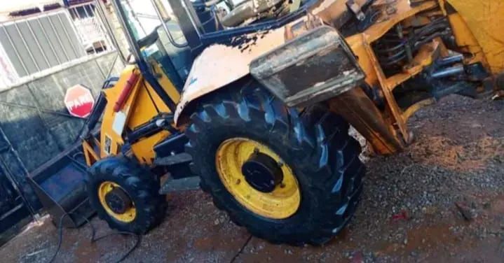 Retroescavadeira JCB 4CX 2011 - Foto 4