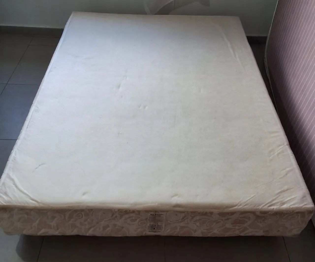 Cama box de casal  e colchão  ( conjunto marca ORTOBOM))
