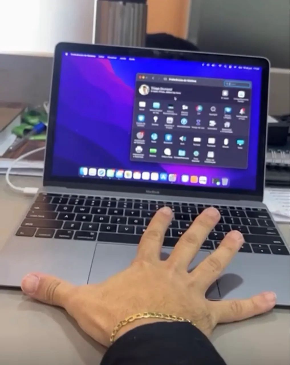 MacBook