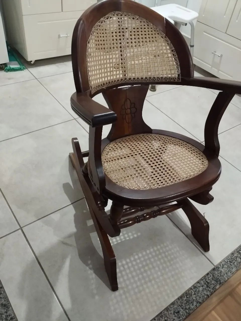 Cadeira balanço antiga