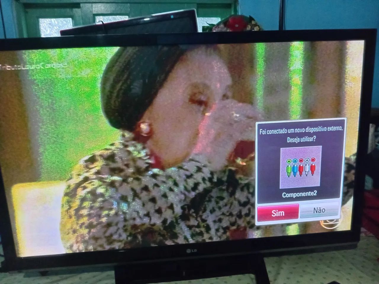Tv smart, 43 polegadas, com manchas na tela mais não trapalha assistir  - Foto 3