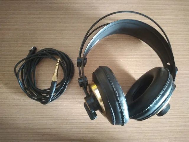Fone Over Ear AKG K240 Studio