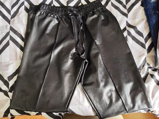 Calça em corino preta M - Nova 
