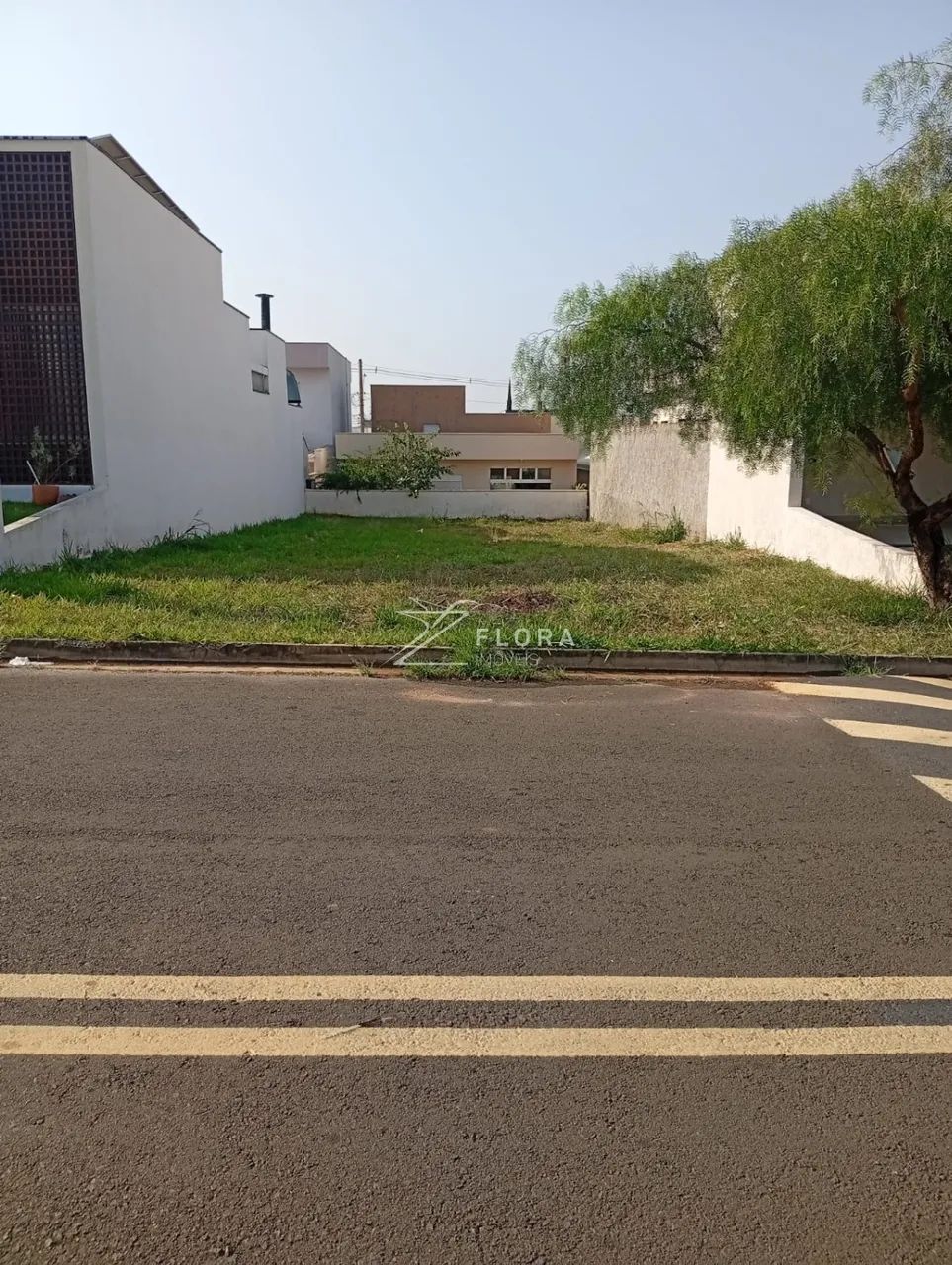 Terrenos em Condomínio - Real Parque