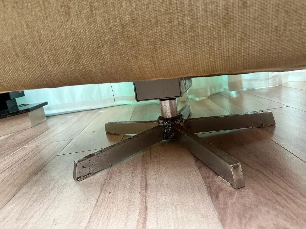 Poltrona Giratória moderna e confortável  - Foto 3