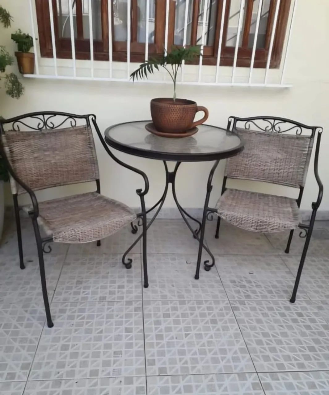 Jogo de mesa e cadeiras