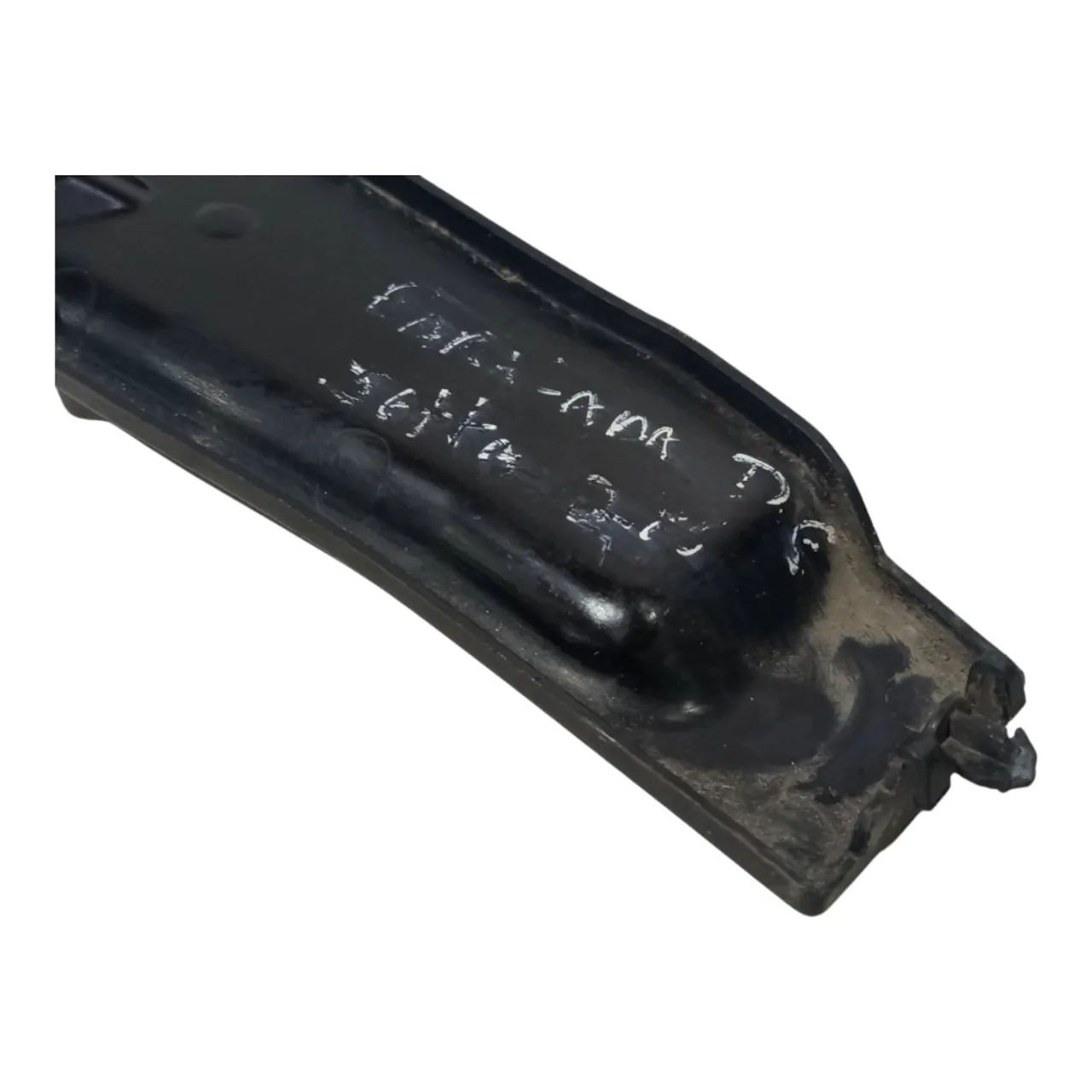 Placa Interna Proteção Parachoque Esquerdo Jetta 2016 2017 Preto