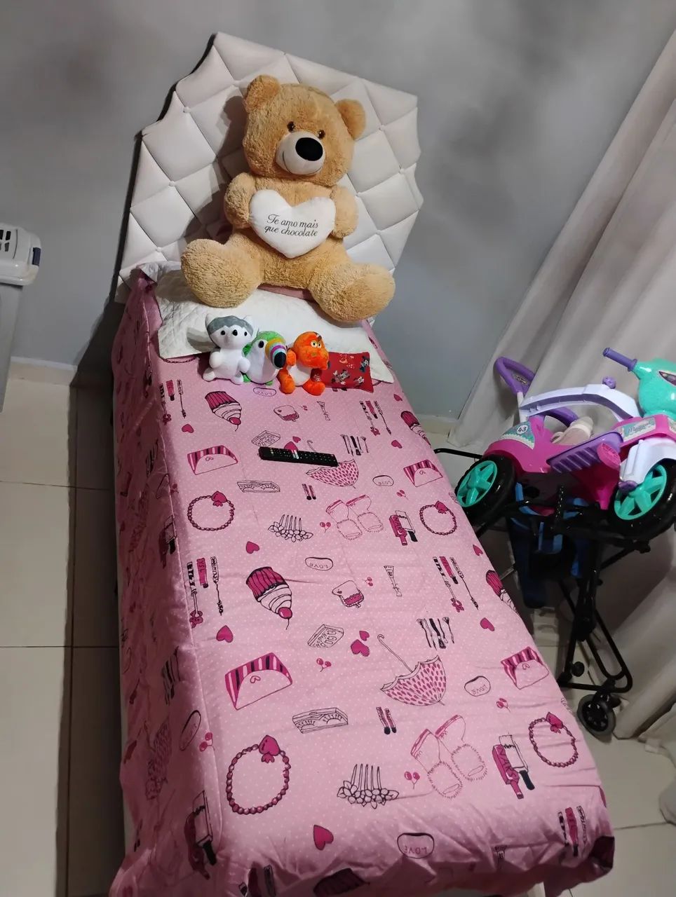 Cama de solteiro com baú com cabeceira 