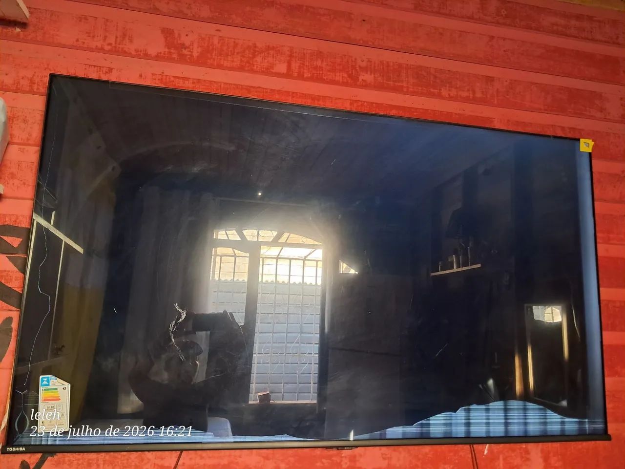 Vende-se tv Toshiba de 65 polegadas