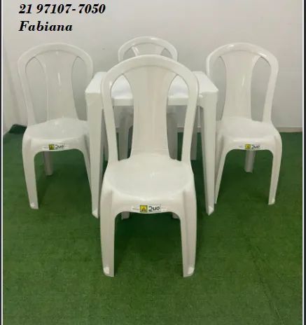 Conjunto de mesa com cadeiras de plastico