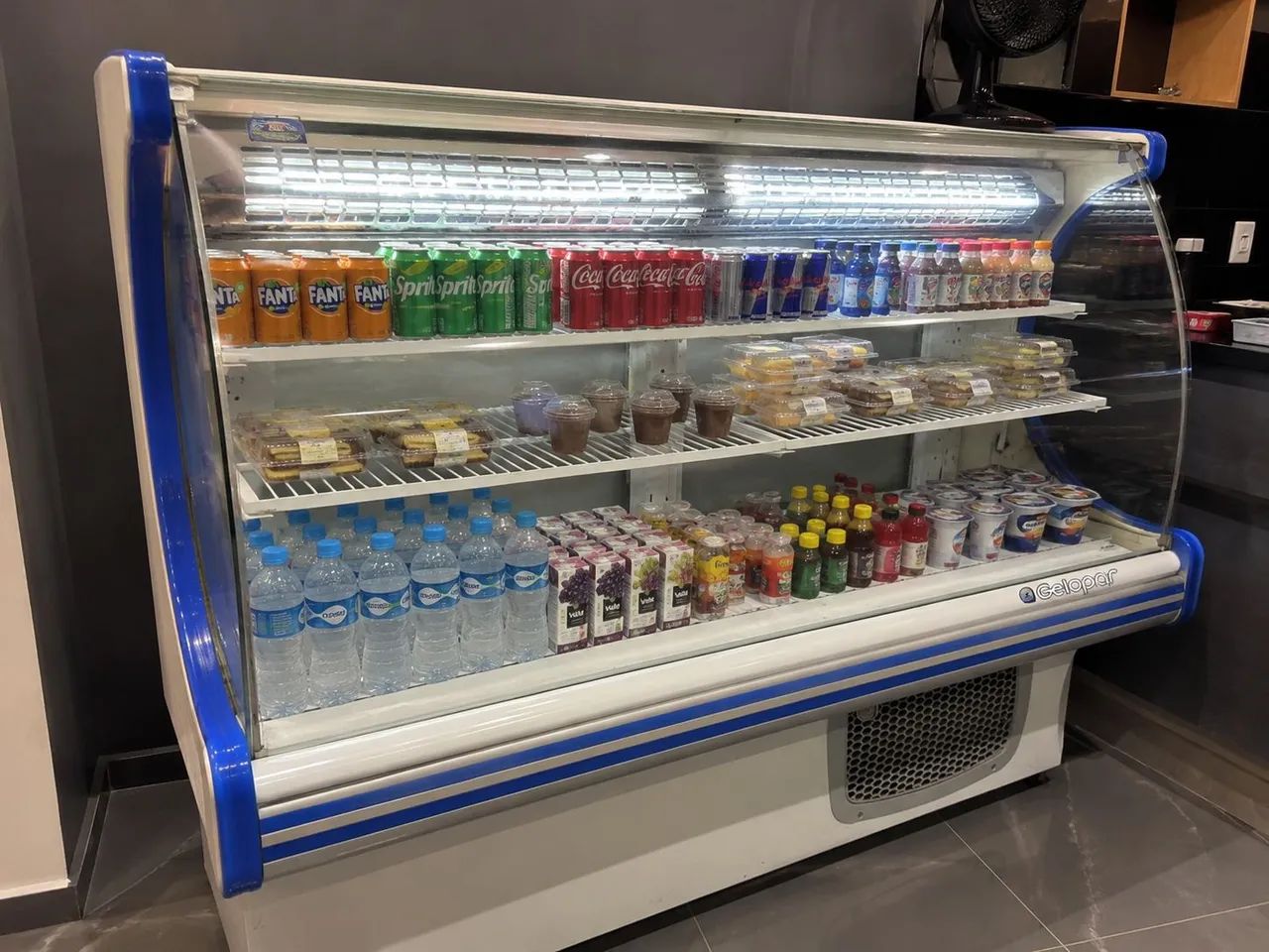 Vitrine Expositora Refrigerada Gelopar 1,40m Gelando Perfeitamente