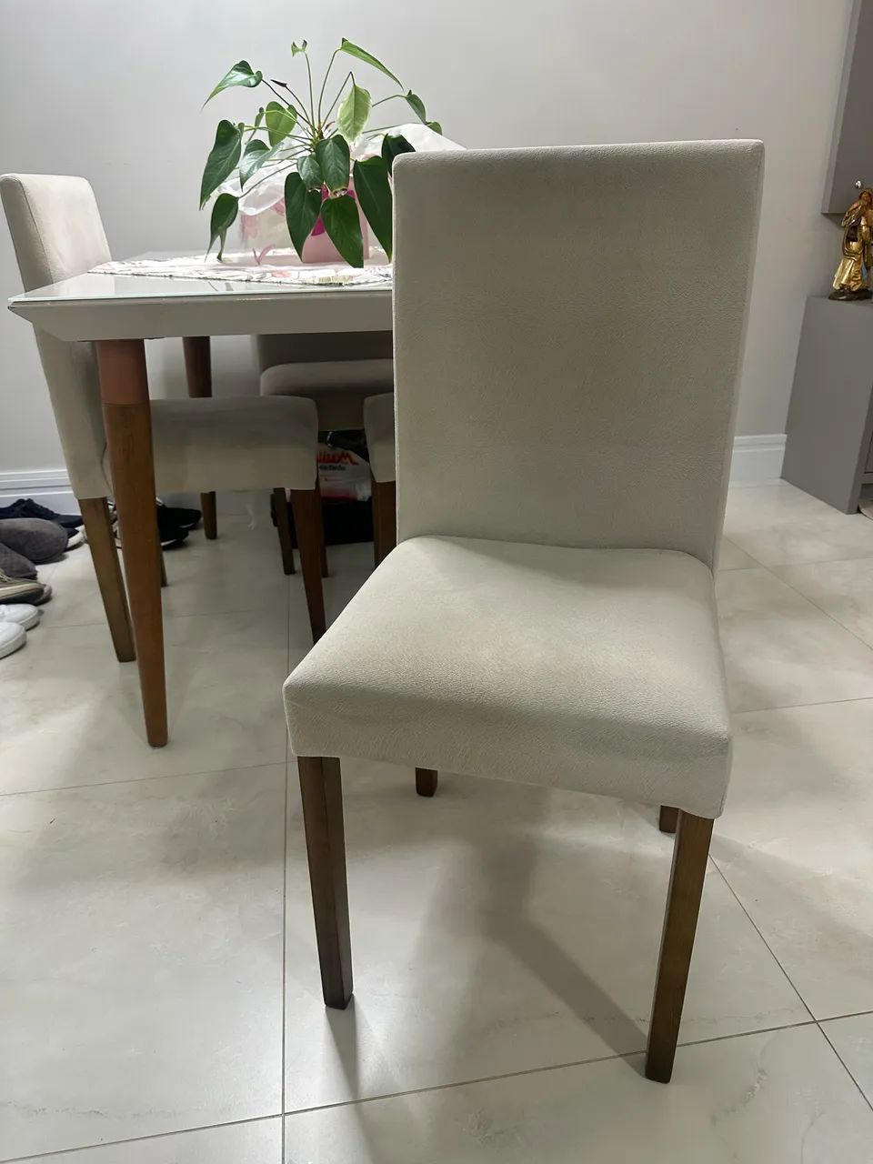 Mesa com tampo de vidro 4 lugares com 4 cadeiras - Foto 4