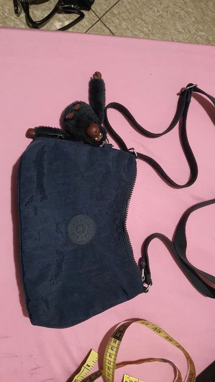 Bolsa Transversal Kipling azul marinho Original - Foto 5