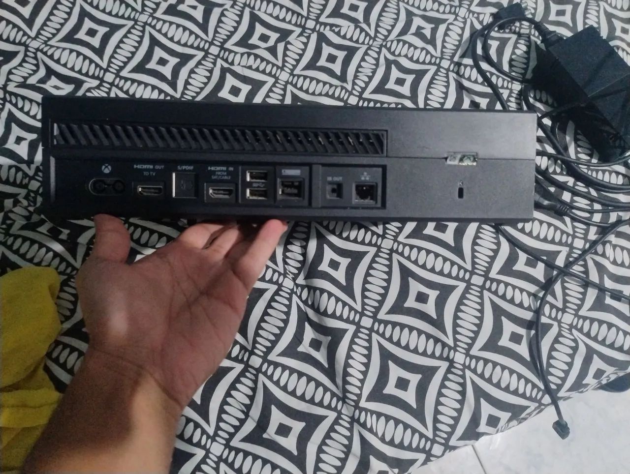 Vendo Xbox one com 3 controles  - Foto 4
