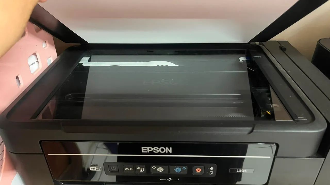 Vende-se  Impressora Epson L395 completa 