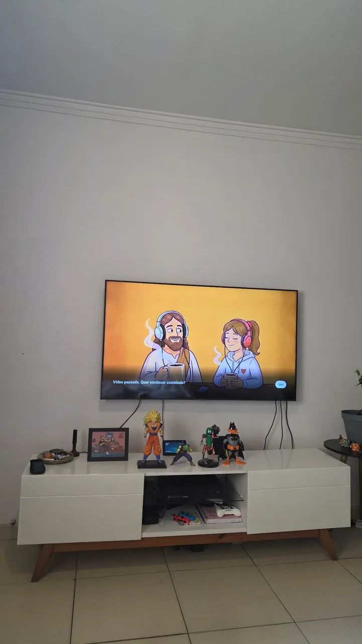 Rack para TV Retrô Branco com Pés de Madeira Maciça e Gavetas - Foto 5