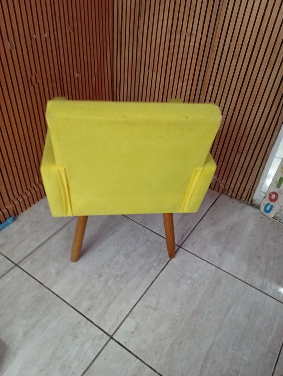 Poltrona linda amarela  - Foto 2