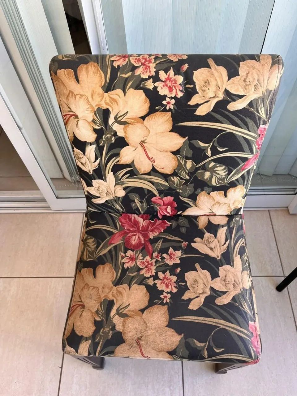 4 Cadeiras Estofadas de Madeira - 2 Pares com Estampas Exclusivas