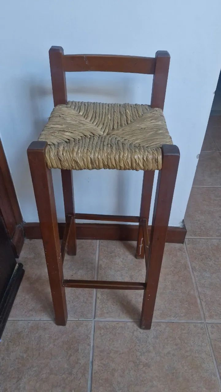 Banqueta rústica de madeira