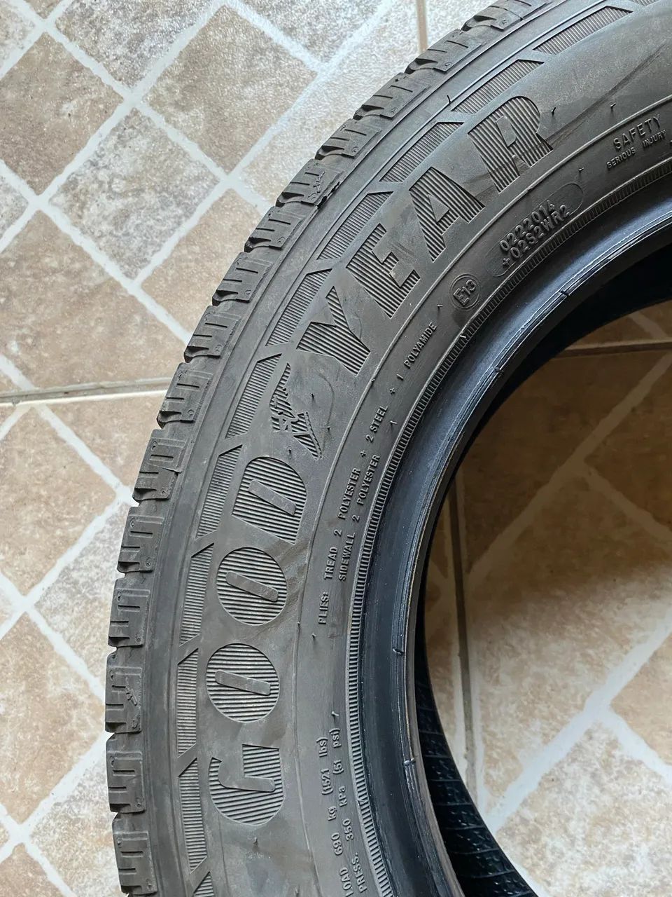 Pneu Goodyear efficientgrip 205/65 r16  - Foto 2