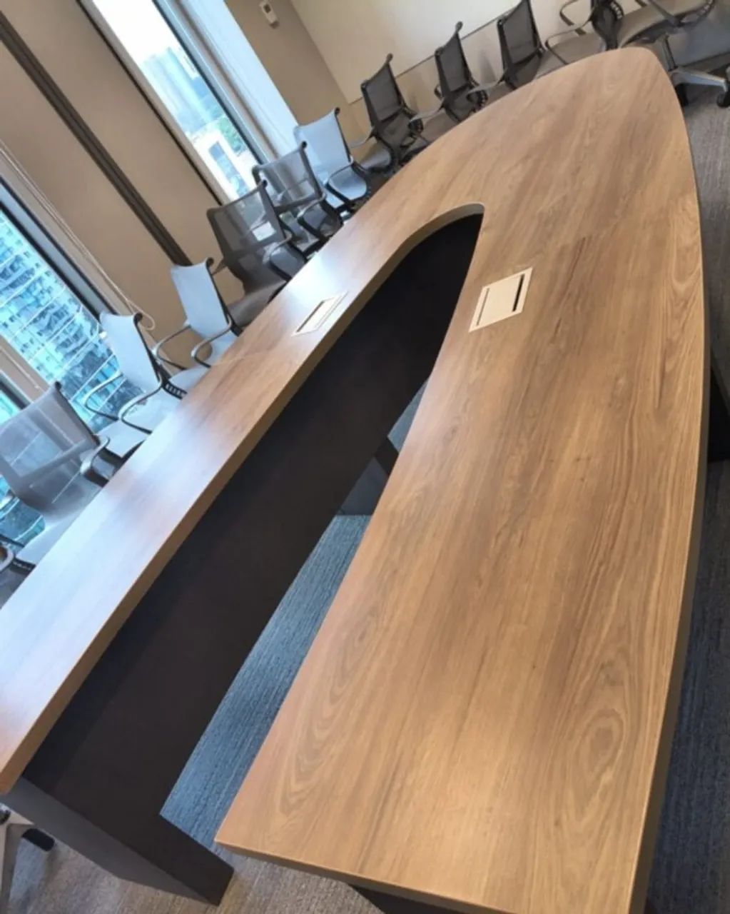 Mesa de Reunião em U Executiva - 3,20m - Com Conectividade - Impecável - Foto 2