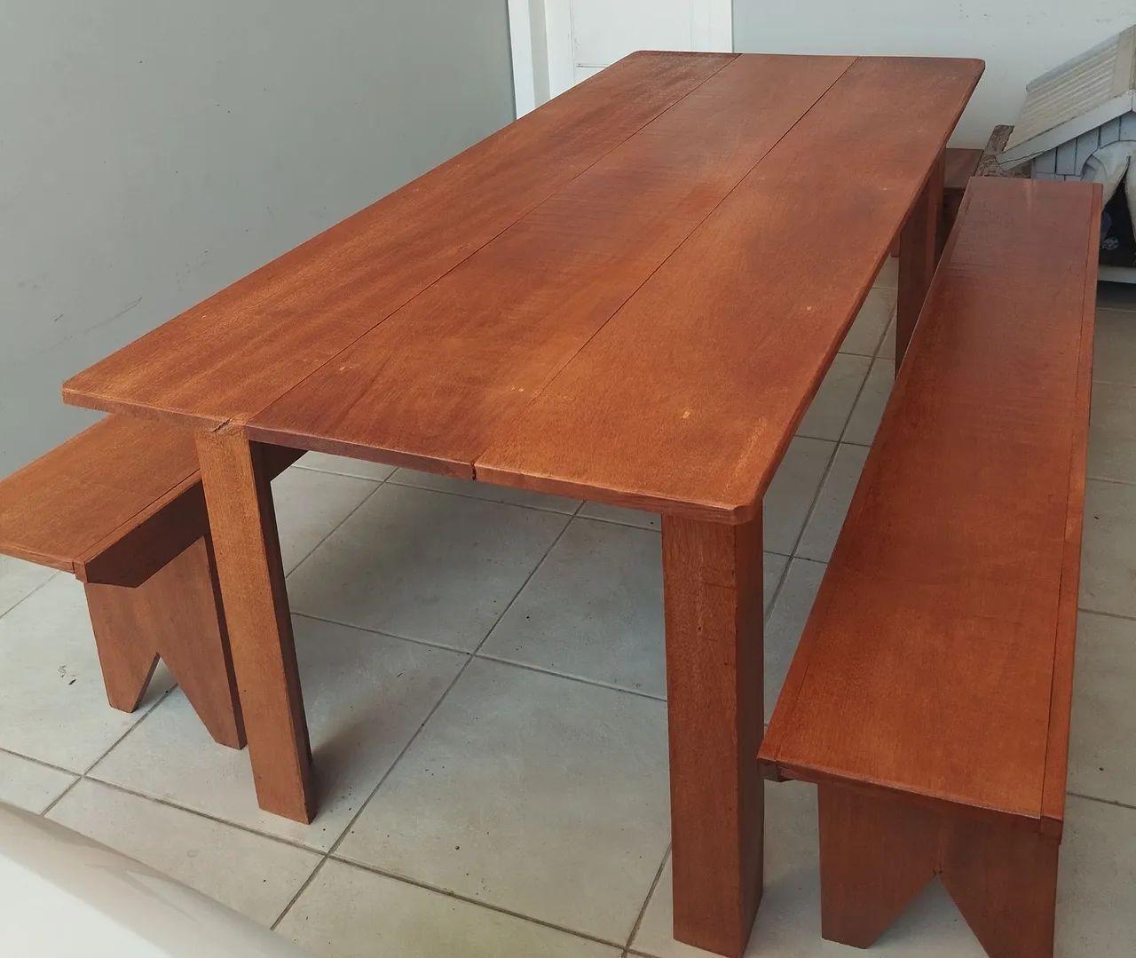Conjunto de mesa e 2 bancos p/ churrasqueira e salão de festas 