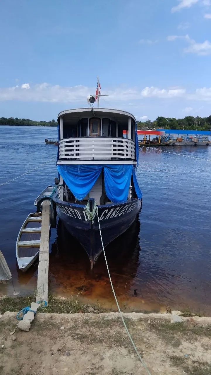 Barco de madeira a venda