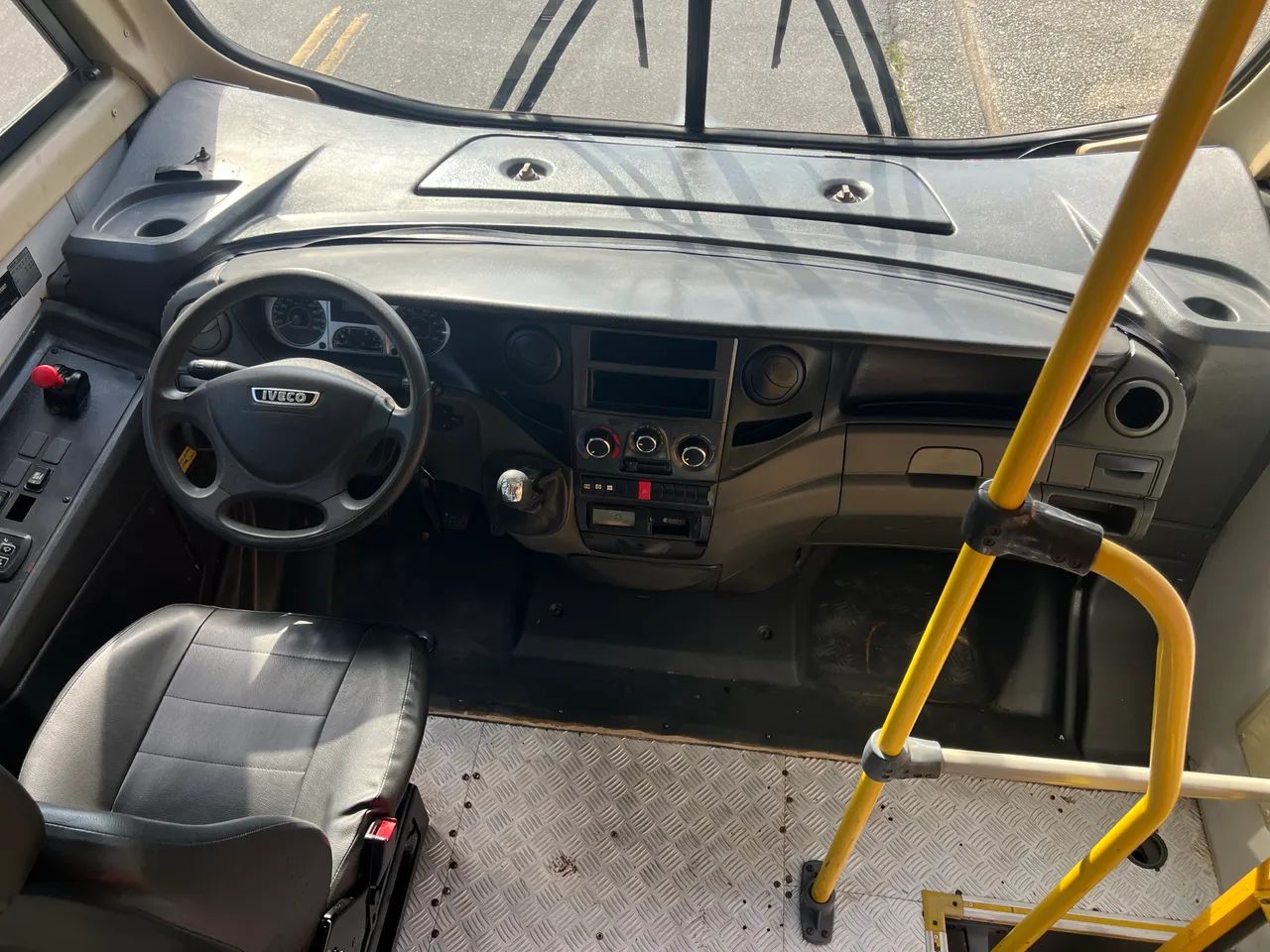 Micro ônibus iveco 2016  30 Lugares  70c17 Way Class  - Foto 5