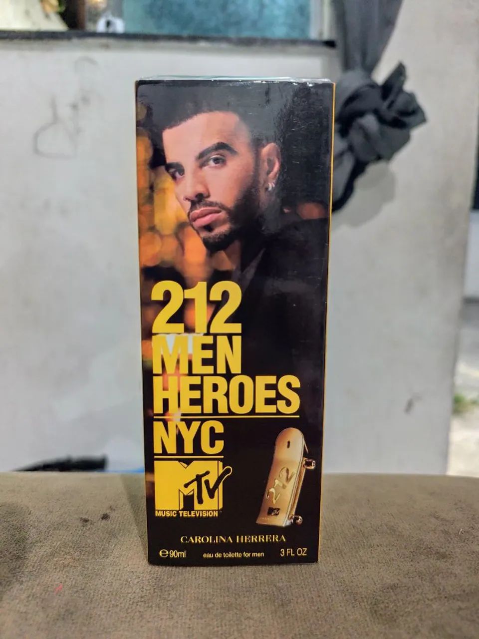 PERFUME 212 MEN HEROES DOURADO 90ML ORIGINAL - Foto 2