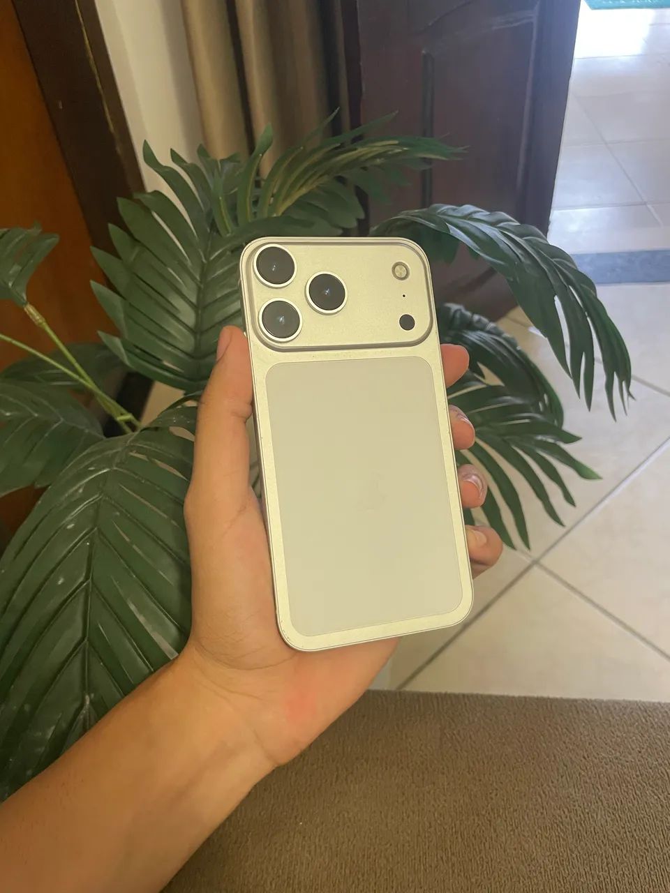 IPHONE XR NA CARCAÇA DO 17 PRO