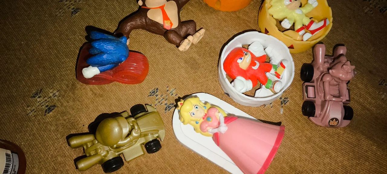 Brinquedos colecionáveis - diversos - Foto 3