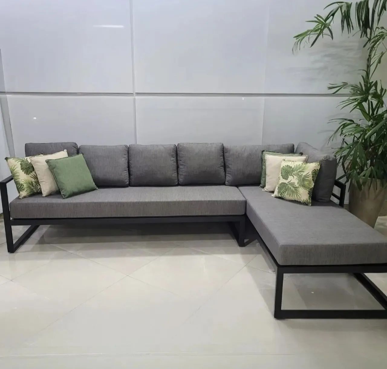 Sofá Elegante 5 a 6 lugares ideal para Hall de entrada  - Foto 4