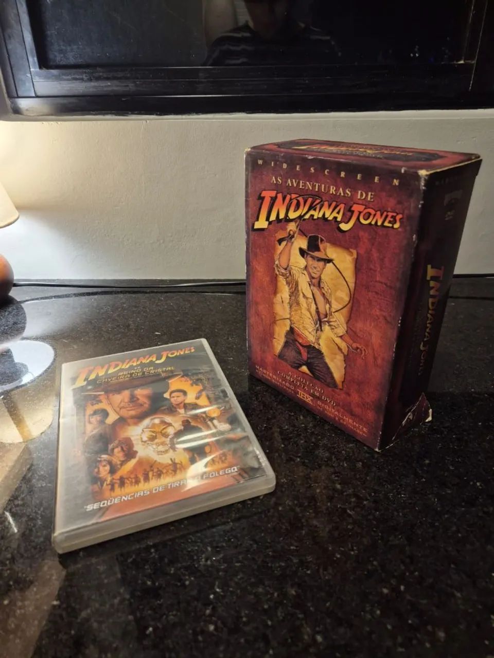 Box de DVDs Indiana Jones + O Reino da Caveira de Cristal