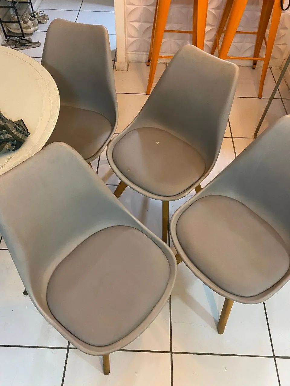 Kit 4 Cadeiras Charles Eames (Estofadas com base de madeira) - Foto 3