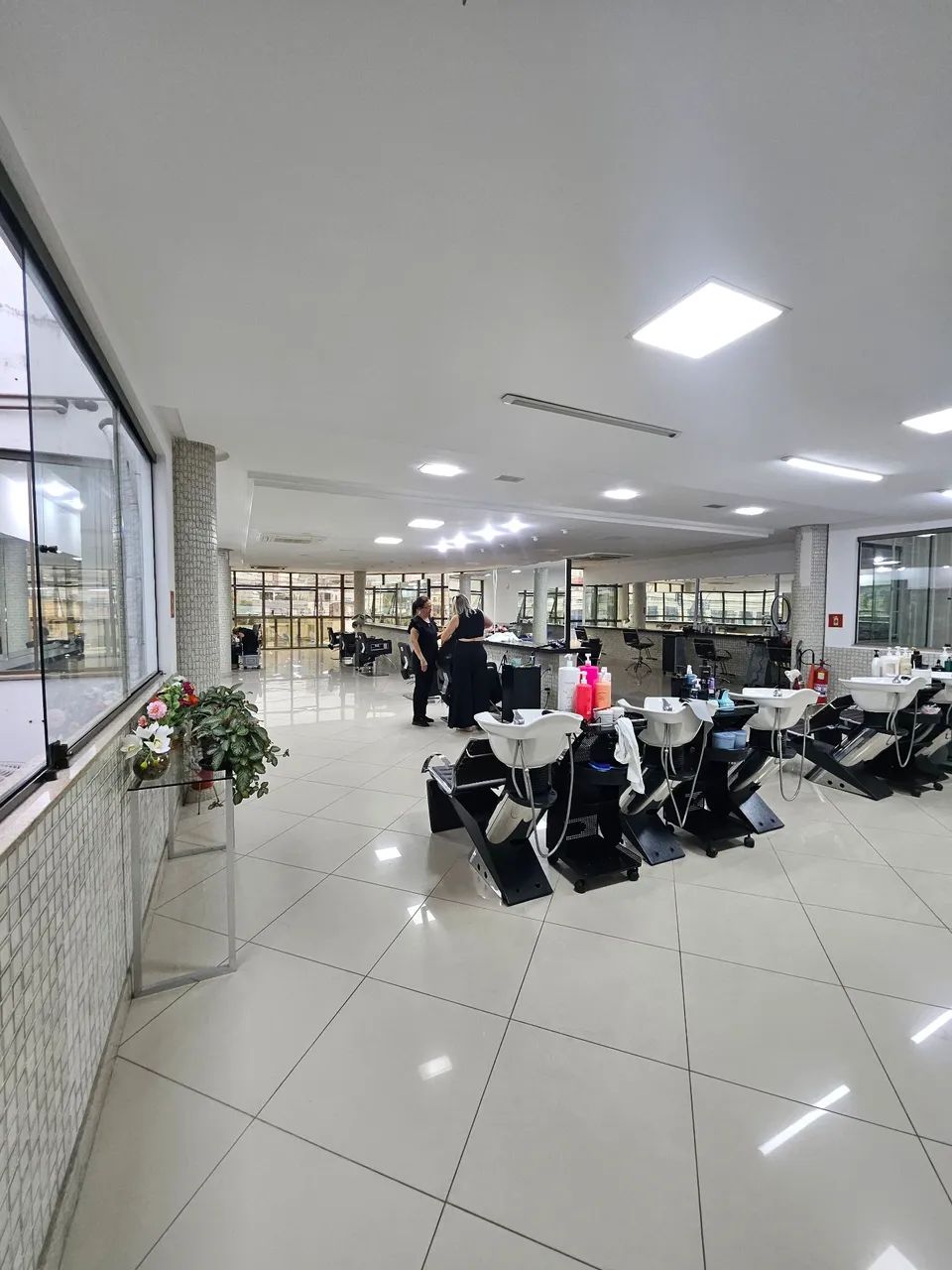Vaga para auxiliar de cabeleireiro  - Foto 2