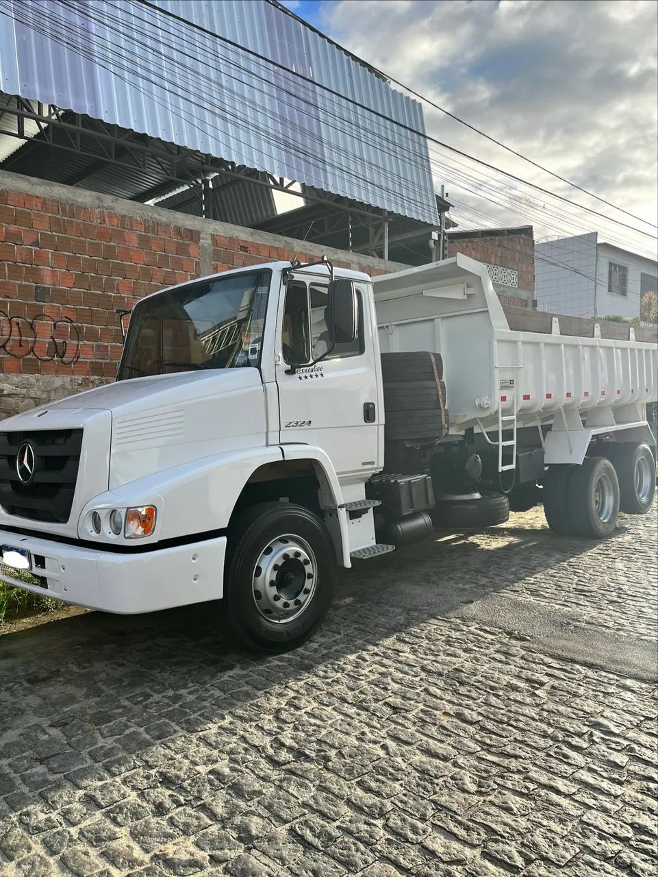 Mb Atron 2324 Caçamba Ano - 2014