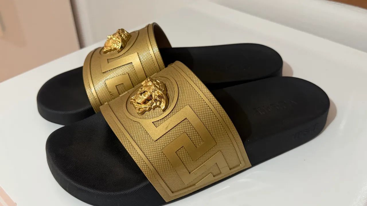 Chinelo Versace