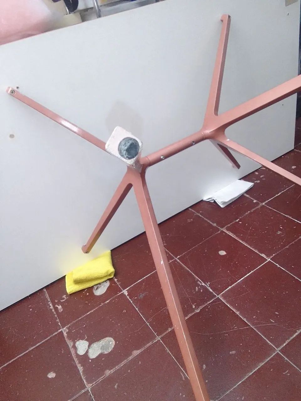 Mesa de Escritório com tampo de madeira - Foto 4