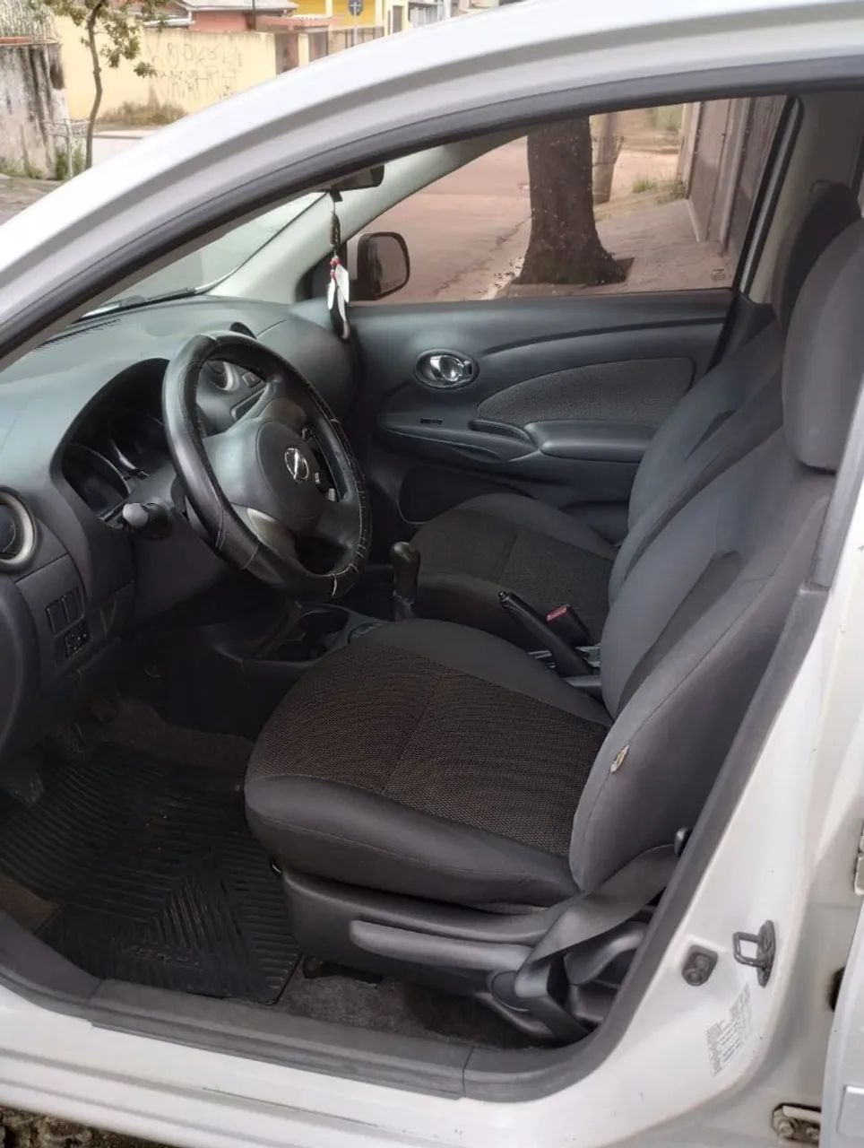 Nissan Versa SL 1.6 16V Flex Fuel 4P Mec. 2013 - Foto 7